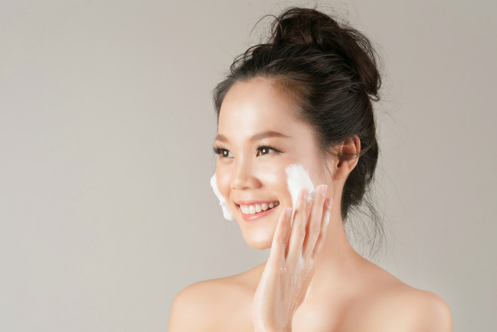 Kulit Berminyak Rentan Jerawatan, Coba Facial Wash Ini Pure Laser